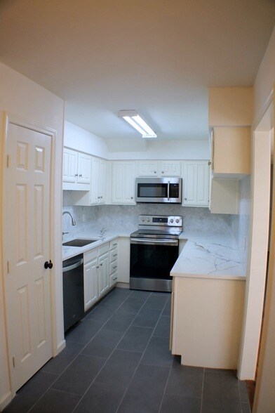 Building Photo - 5100 Allendale Rd