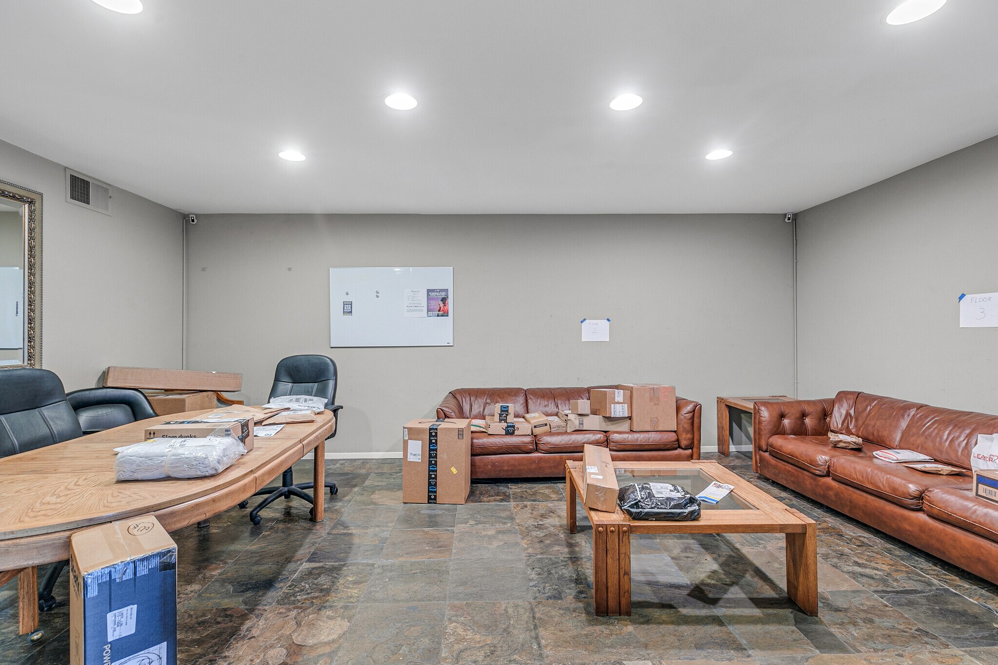 Building Photo - 8535 N West Knoll Dr