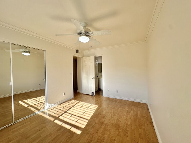 Master bedroom - 4151 Hathaway Ave