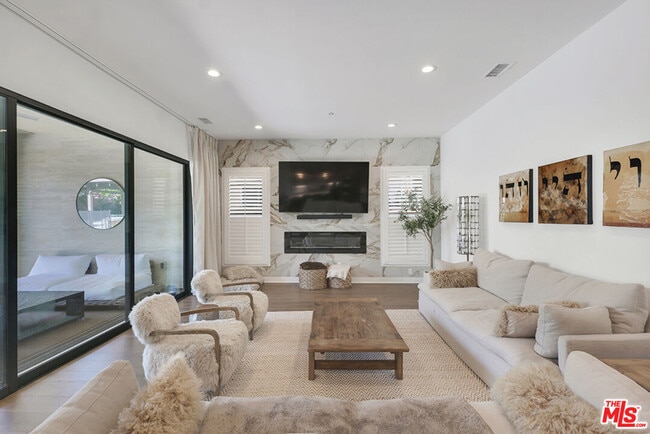 Building Photo - 20559 Wood Rose Ct