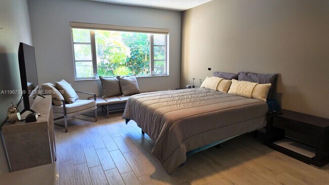 Building Photo - 5840 NE 22nd Way