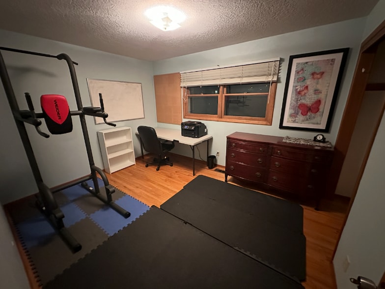 Building Photo - 11500 SW Fairfield St