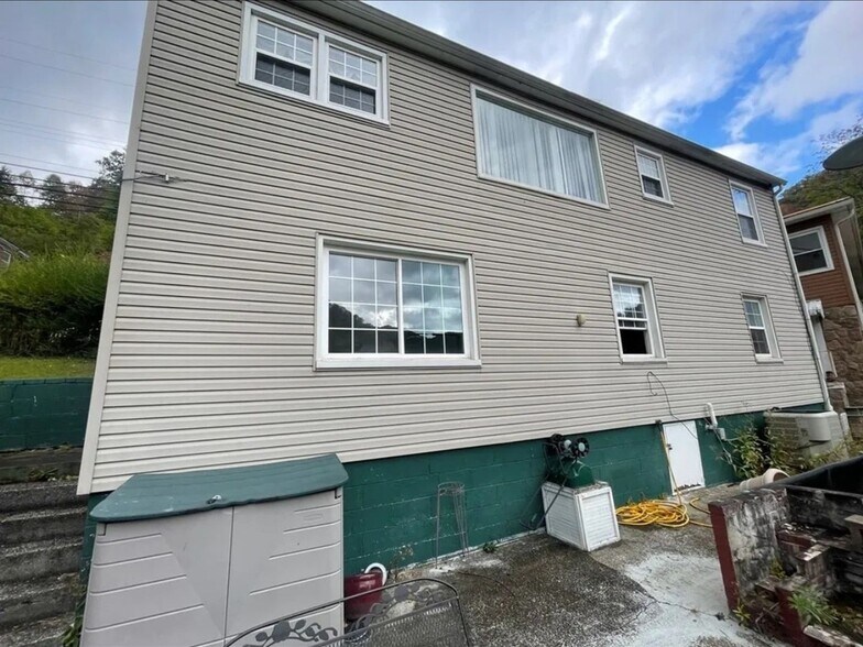 Building Photo - 323 Highland Ave