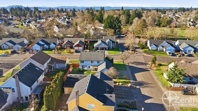 Building Photo - 16101 SE 18th St