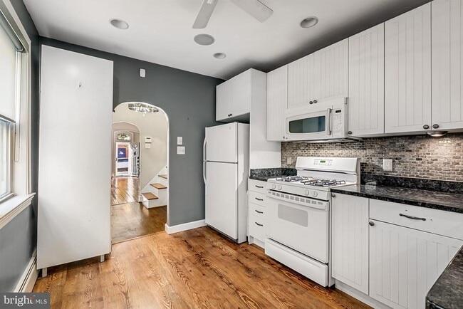 Building Photo - 719 S Montford Ave