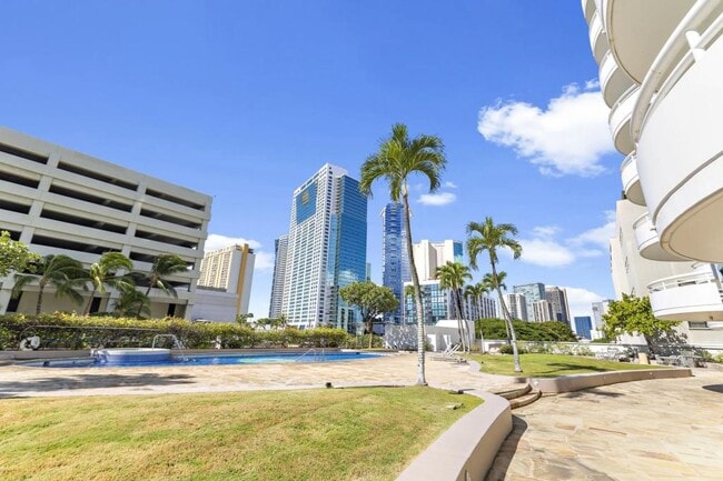 Building Photo - 1341 Kapiolani Blvd