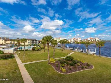 Building Photo - 719 S Beach St