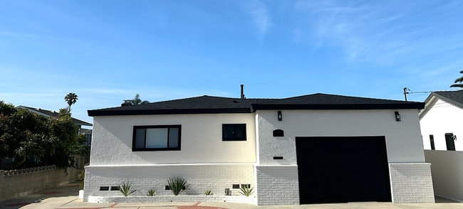 Building Photo - 3881 Ecochee Ave
