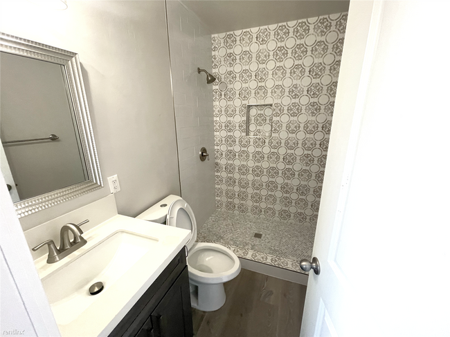 Building Photo - Studio, 1 bath 4plex - 2321-2327 Prospect ...