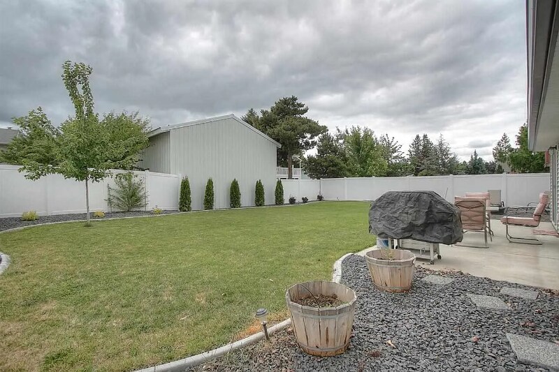 Building Photo - 7722 N Maple St