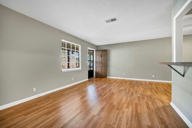 Building Photo - 321cam