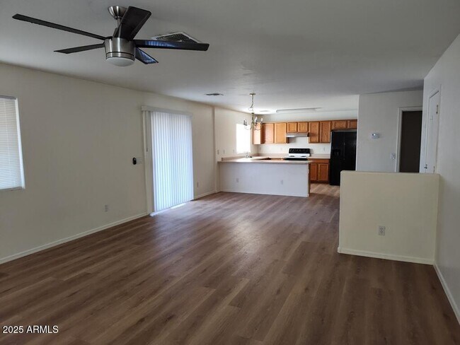 Building Photo - 33344 N Roadrunner Ln