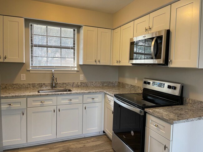 Building Photo - Newly Renovated Home in South Nash!