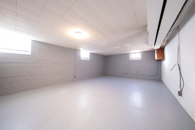 Building Photo - 5922 Portland Ave