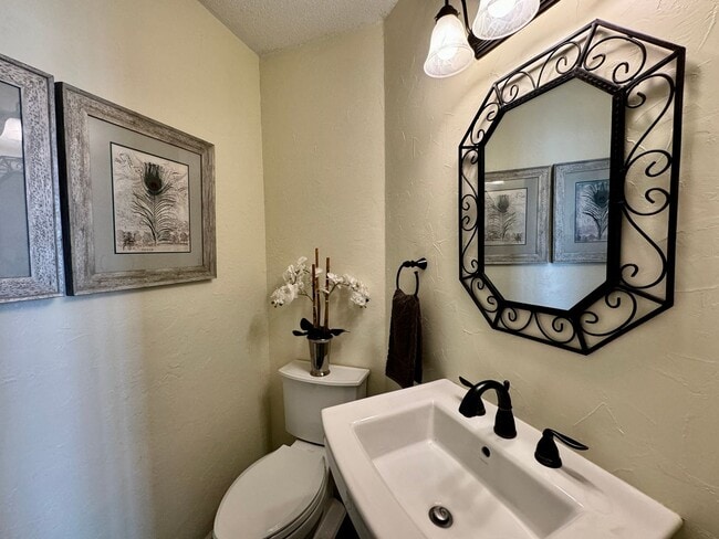 Building Photo - Available 08-08-25 in Cedar Crossing! A Pe...