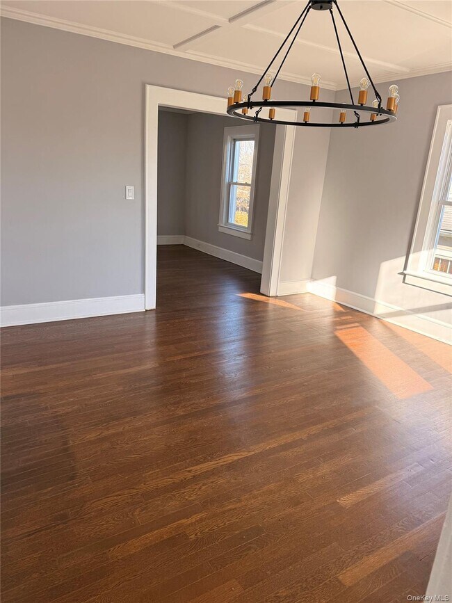 Building Photo - 10 Irenhyl Ave