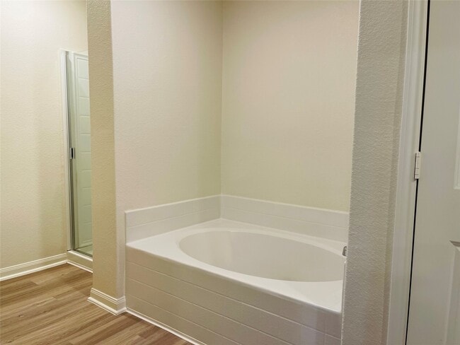 Building Photo - 11042 Hillside Creek Dr