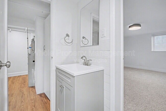 Building Photo - 3021 N Columbine St