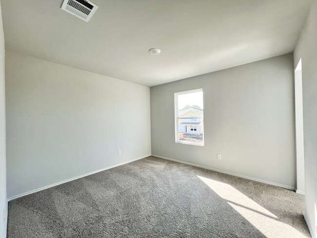 Building Photo - Stunning New Build with 5 Bedrooms & Moder...