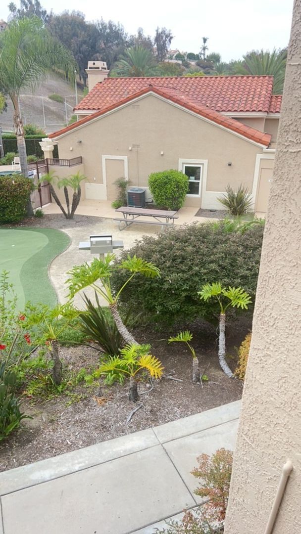 Building Photo - Unfurnished - Upgraded Condo -The Bluffs a...