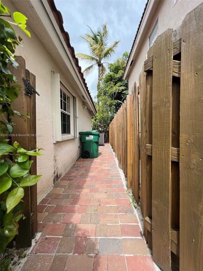 Building Photo - 10201 NW 56th St