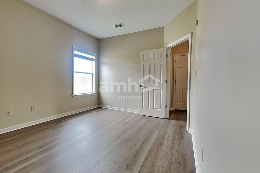 Building Photo - 5106 Guffin Rd