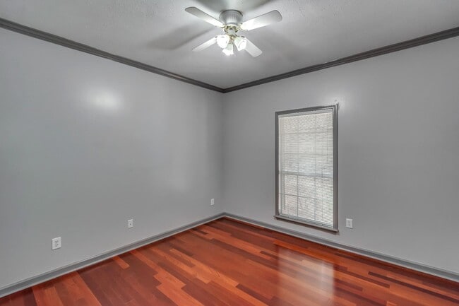Building Photo - 340 Willow Ridge Cove