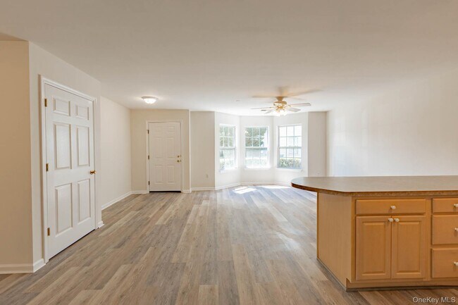 Building Photo - 105 Flurry Ln