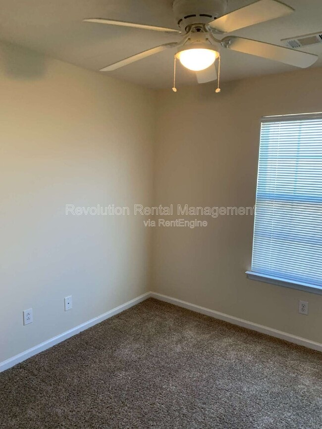 Building Photo - 6800 Blackstone Pl