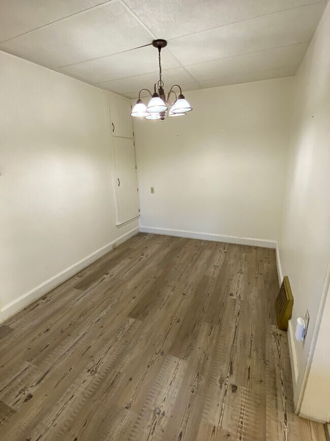 Building Photo - e2607