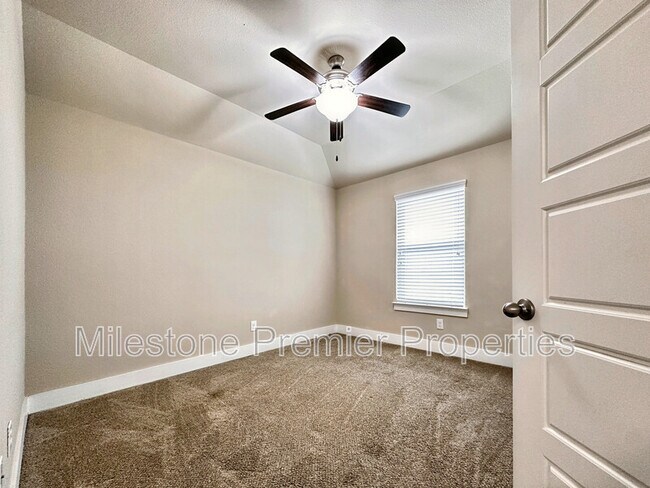 Building Photo - 3908 Ashton Dr