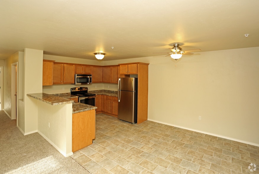 HIDDEN VALLEY ESTATES 3551 Driscoll Rd Rhinelander WI 54501