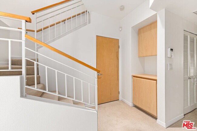 Building Photo - 171 N Church Ln
