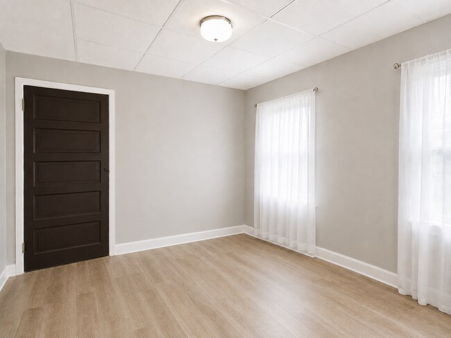 Building Photo - 2024 Westview Dr