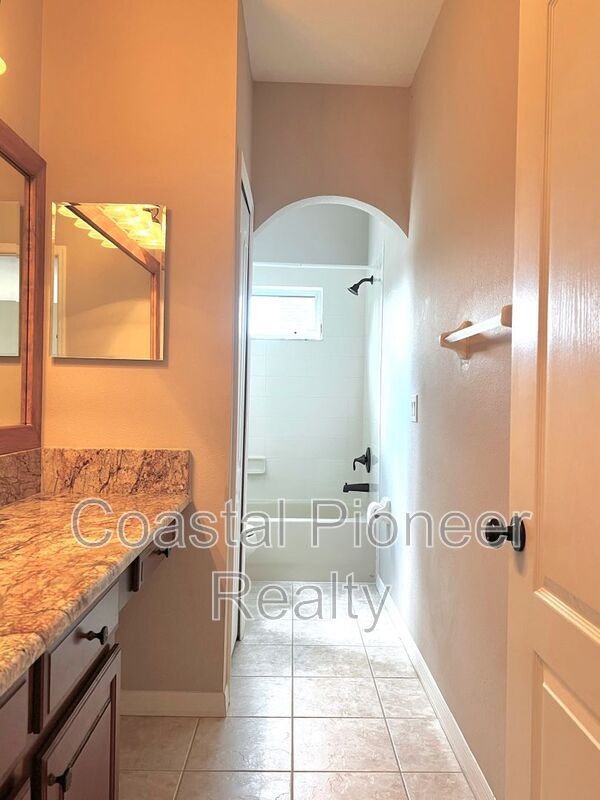 Building Photo - 9524 Greenpointe Dr