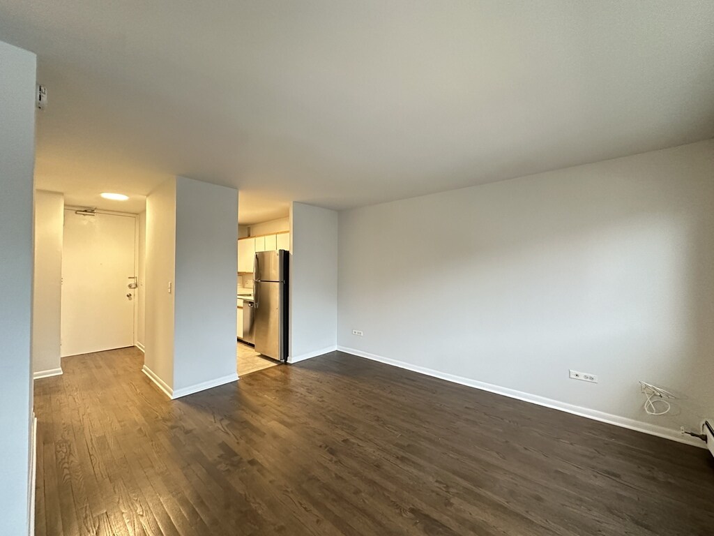 Building Photo - 1350 N Dearborn St