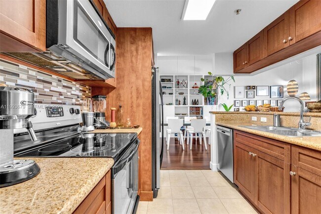 Building Photo - 36 NW 6th Ave