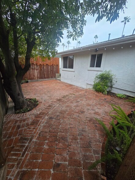 Building Photo - 5011 Lockhaven Ave