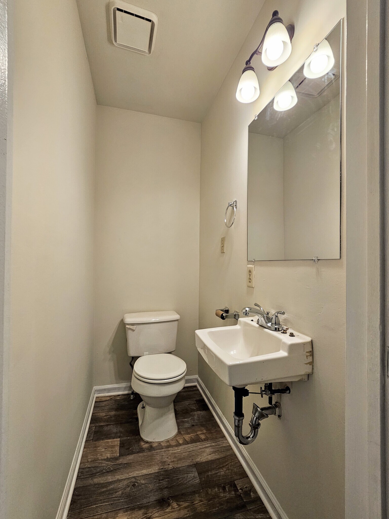 Building Photo - 137 Millview Ct