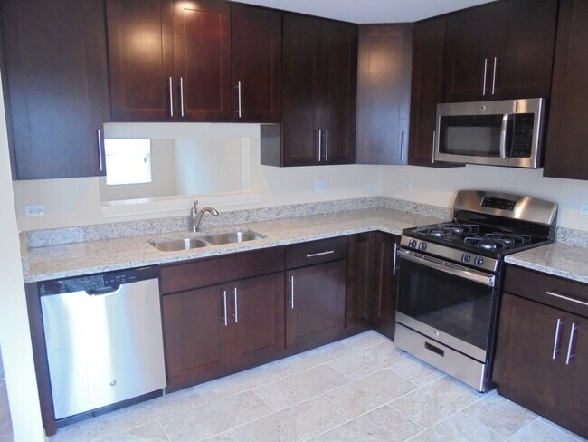 Building Photo - 1065 Manchester Cir