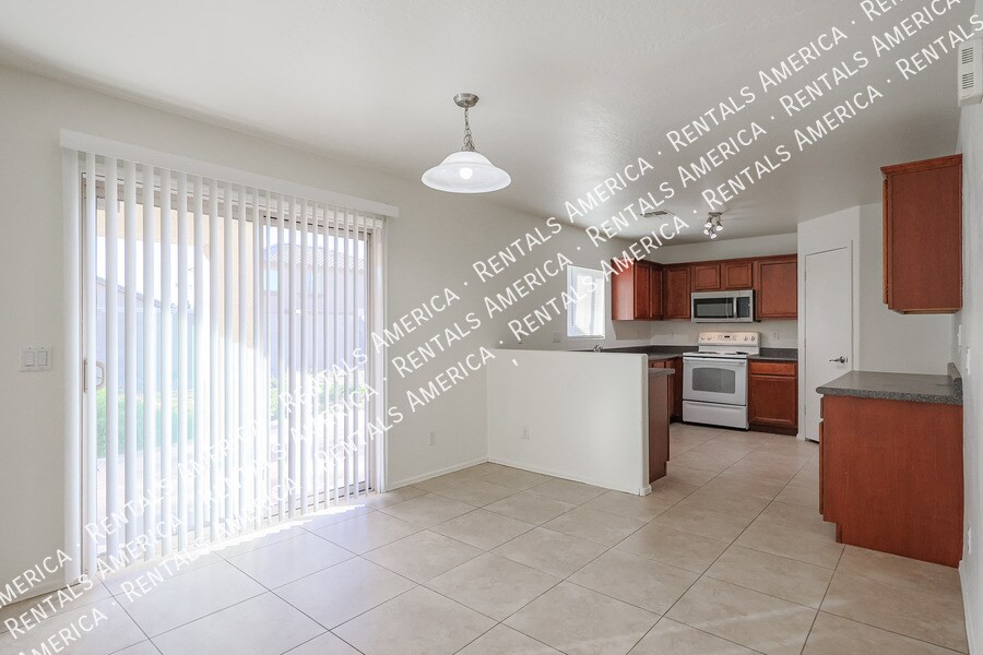 Building Photo - 17747 W Ventura St