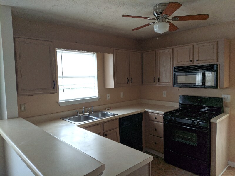 Building Photo - 2355 Wellington Cir