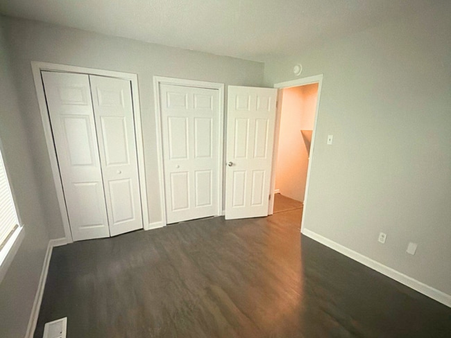 Building Photo - Beautifully Renovated 2 Bed / 1.5 Bath Townhome – Move-In Ready!