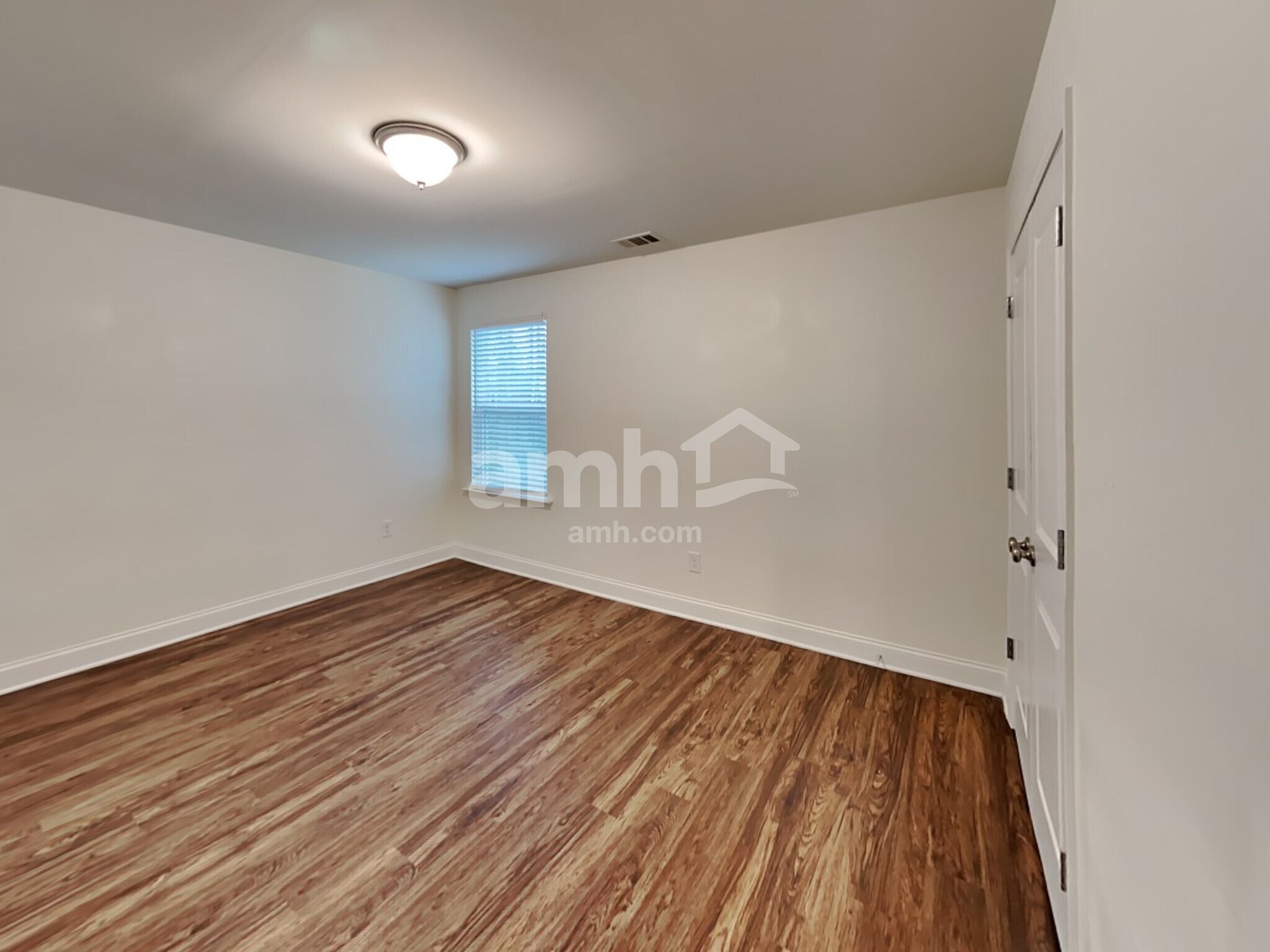 Building Photo - 1360 Mount Logan Dr