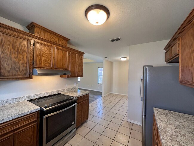 Building Photo - BRICK HOME QUICK COMMUTE TO CROSSTOWN SOUTH