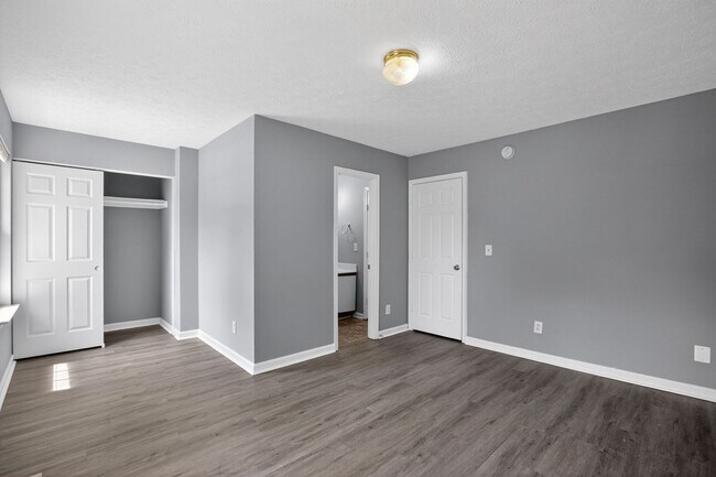 Building Photo - 3 Bedroom Townhouse King George