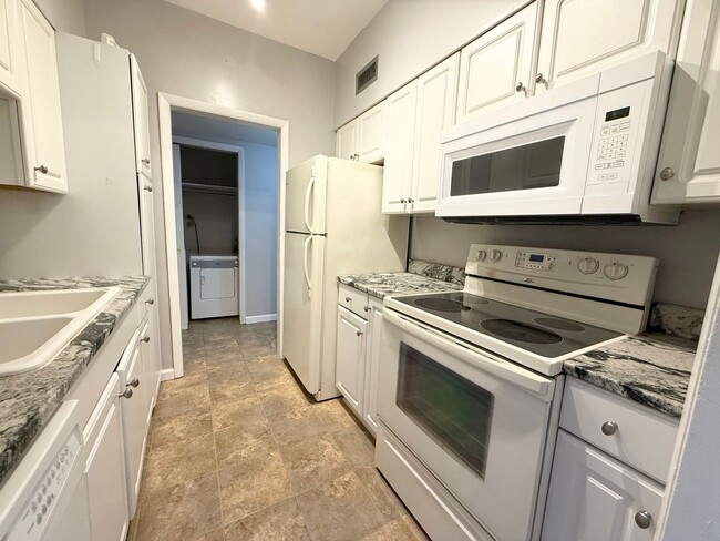 Building Photo - 5709 Lyons View Pike