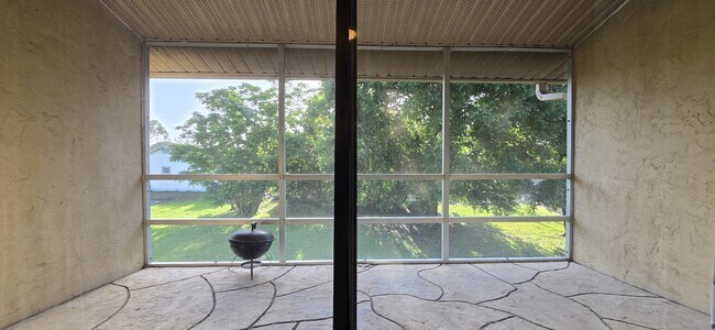 Building Photo - 130 E Johnson Ave