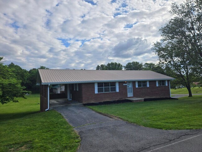 Building Photo - Charming 3-Bedroom Brick Home in Town – Newly Remodeled!