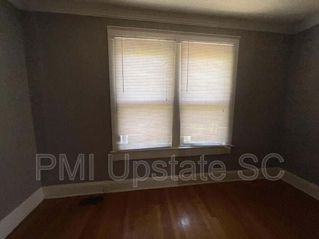 Building Photo - 181 N Fairview Ave